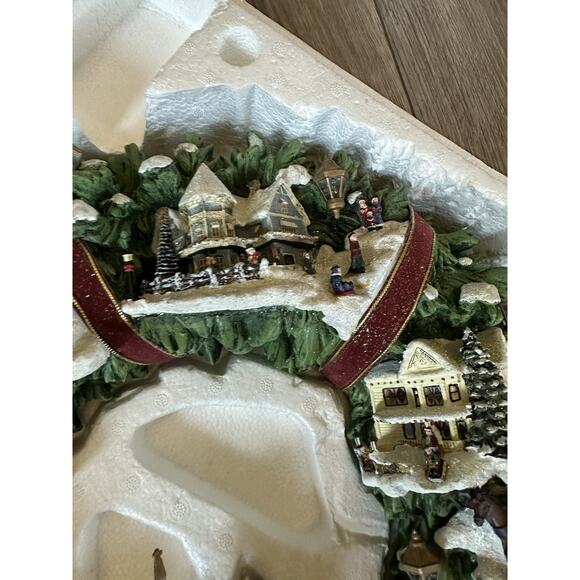 Thomas Kinkade Christmas Village Wreath Hamilton Collection - Picture 11 of 16